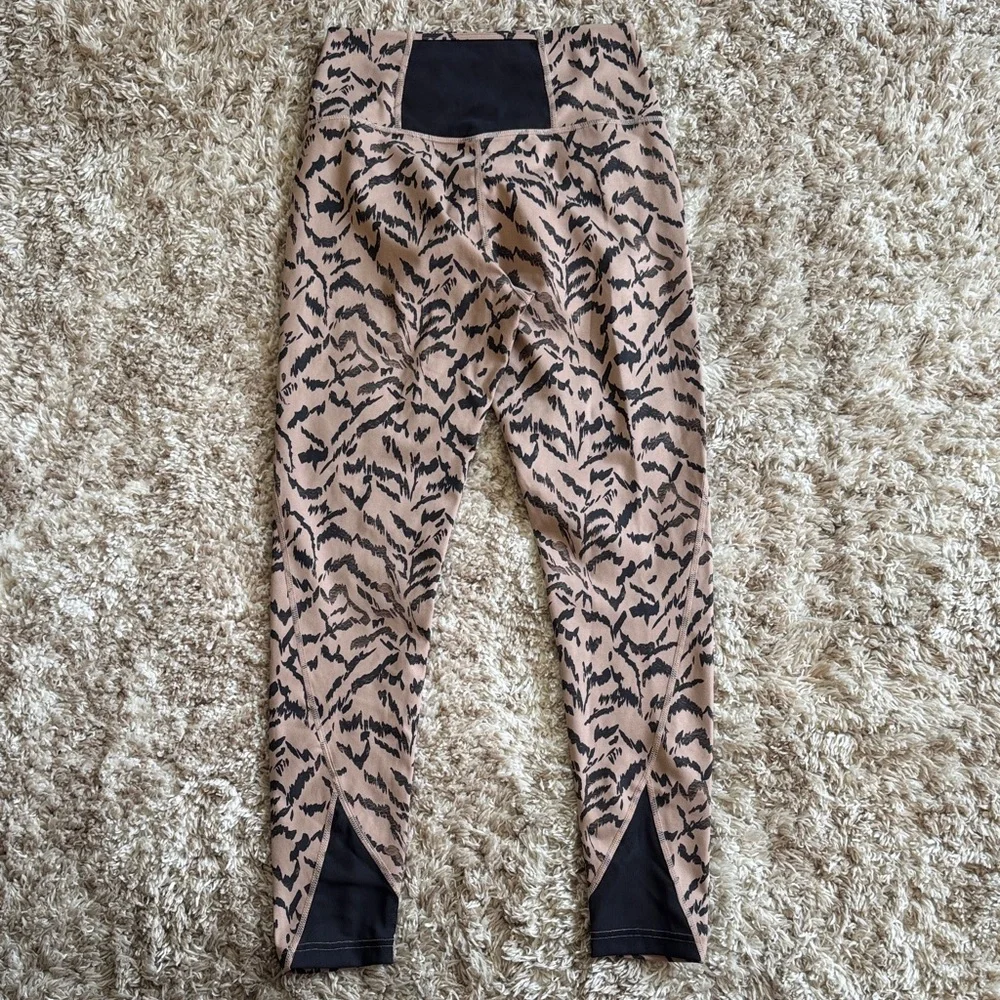 Zella Women’s Tan and‎ Black Animal Print Leggings - Picture 3 of 3